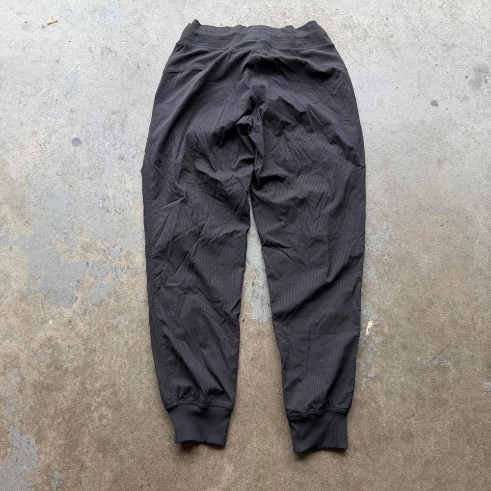 Lululemon dance studio joggers size 8 - Picture 2 of 7